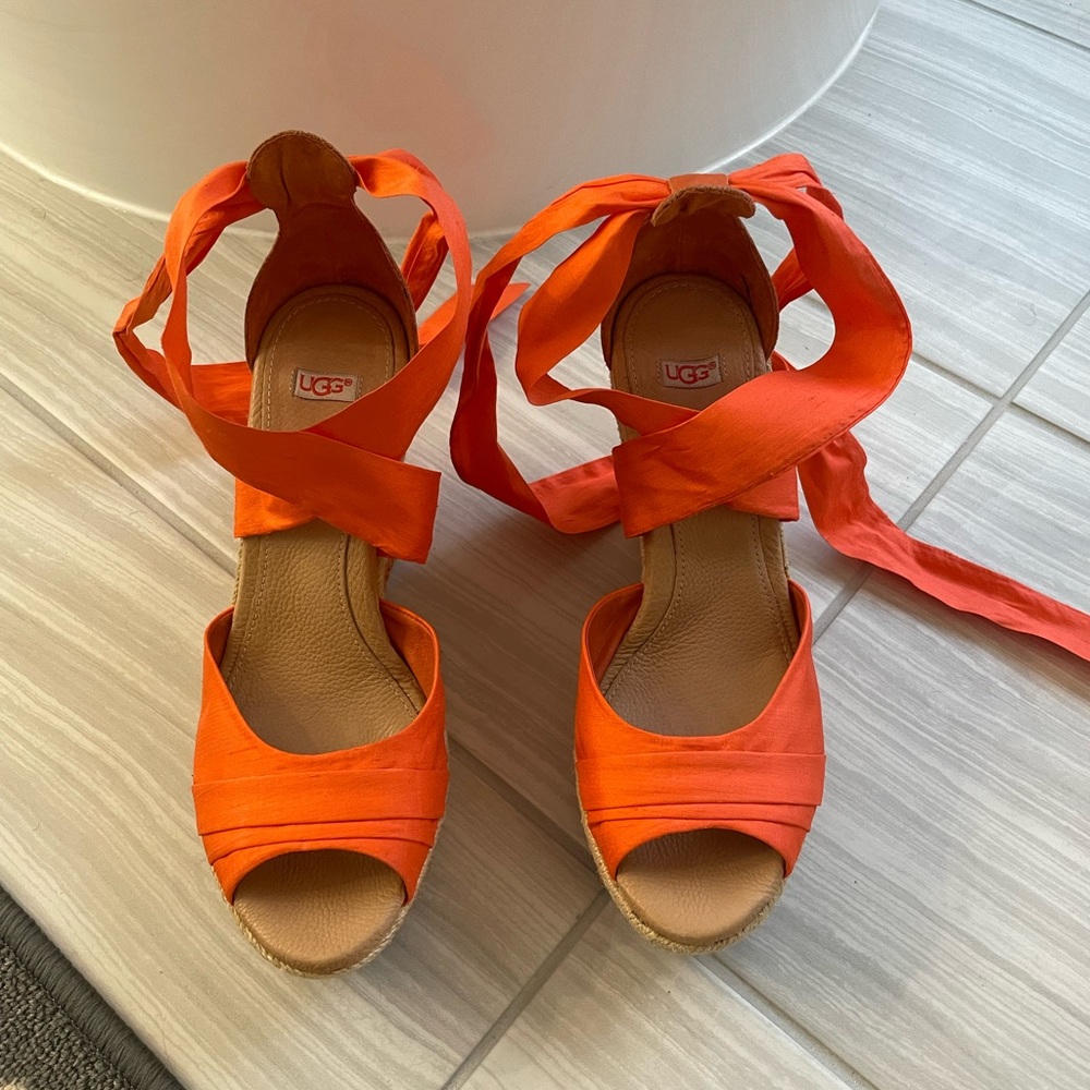 UGGS Wedges 🍑🧡